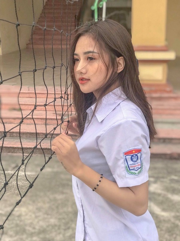 Thay doi gu goi cam, “hot girl dong phuc” lam netizen nhan khong ra-Hinh-3