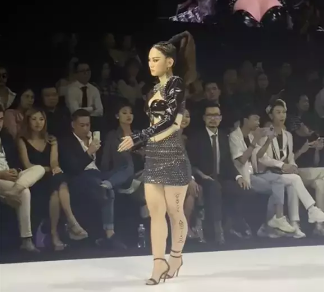 Le Bong tham du Thailand Fashion Week 2022, netizen kich liet phan doi-Hinh-5