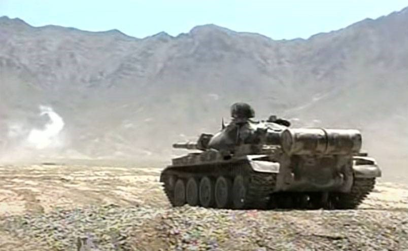 Soc: Taliban chiem 150 xe tang cua quan khang chien Afghanistan-Hinh-13
