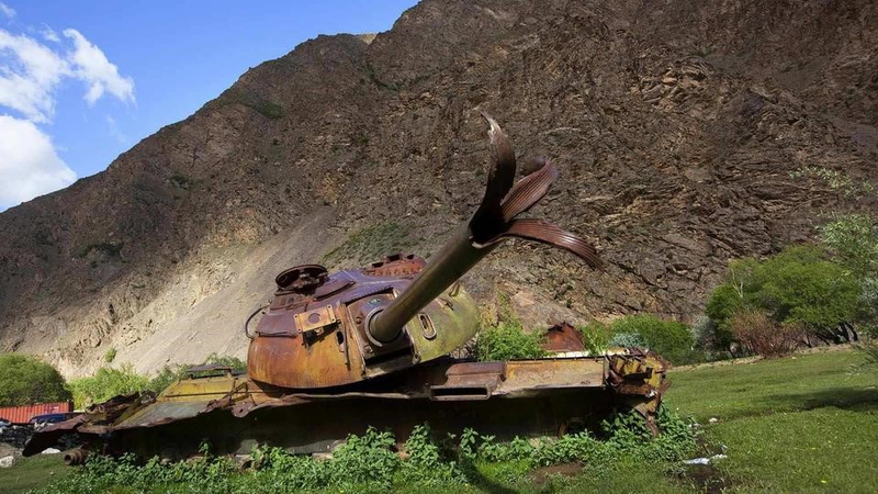 Soc: Taliban chiem 150 xe tang cua quan khang chien Afghanistan-Hinh-2
