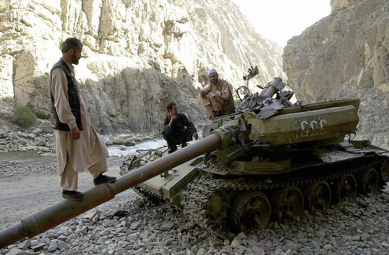 Soc: Taliban chiem 150 xe tang cua quan khang chien Afghanistan-Hinh-3