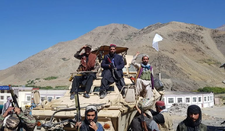 Lo so Taliban vuot bien, Nga gap rut dieu them quan toi Takijistan