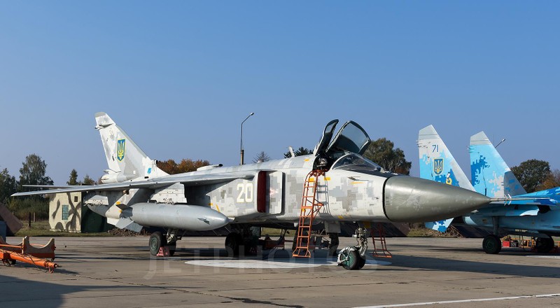 'Kiem si' Su-24 Ukraine trang bi ten lua Kh-25MP de truy tim he thong phong khong Nga?-Hinh-10