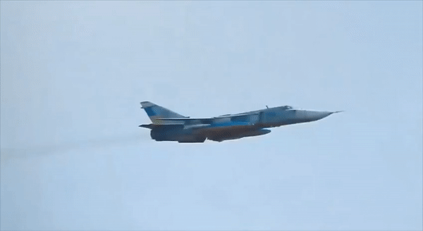 'Kiem si' Su-24 Ukraine trang bi ten lua Kh-25MP de truy tim he thong phong khong Nga?-Hinh-2