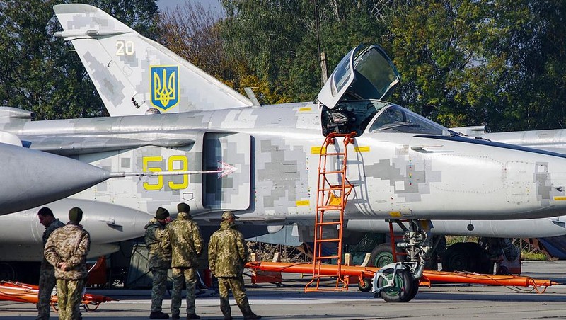 'Kiem si' Su-24 Ukraine trang bi ten lua Kh-25MP de truy tim he thong phong khong Nga?-Hinh-21