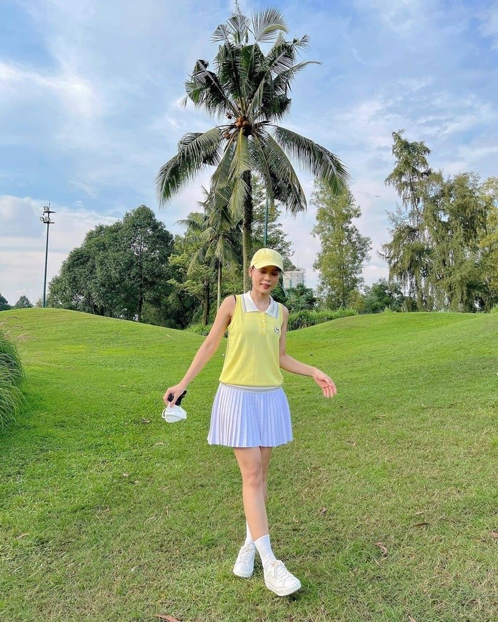 'Nu sinh' Sam len do choi golf, lo than hinh 'co huong' dang bao dong-Hinh-4