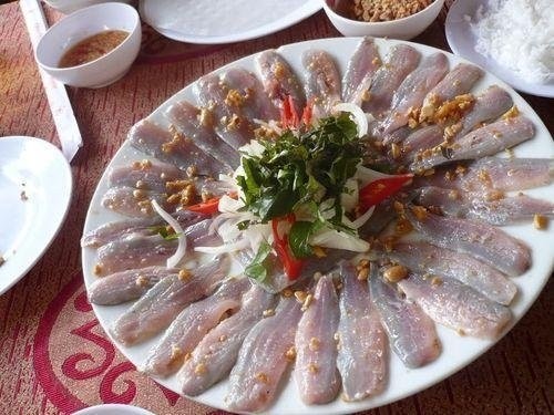 Mon goi ca hut khach o Quy Nhon duoc vi nhu 'sushi' phien ban Viet-Hinh-7