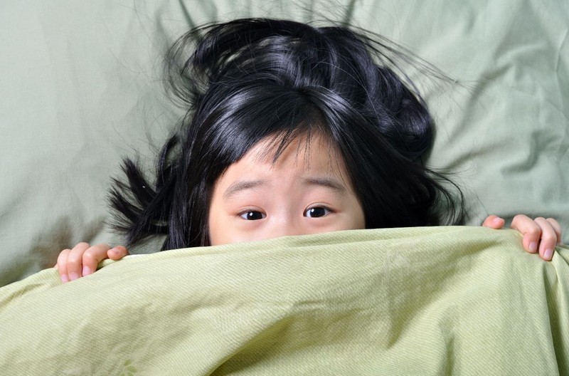 Con gái hét lên không muốn bố đụng vào người, lý do khiến mẹ hoảng hốt Con gai het len
