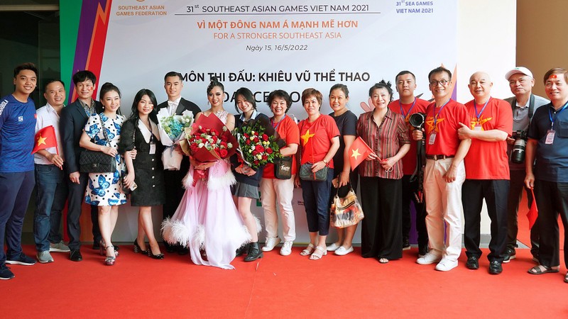 Co gai tre nhat cua tuyen dancesport Viet Nam-Hinh-10