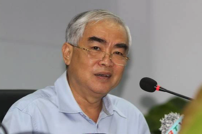 Nguyen Chu tich Lien doan Bong da Viet Nam Le Hung Dung qua doi