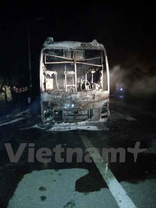 Quang Ninh: Xe giuong nam boc chay khi dang luu thong-Hinh-3