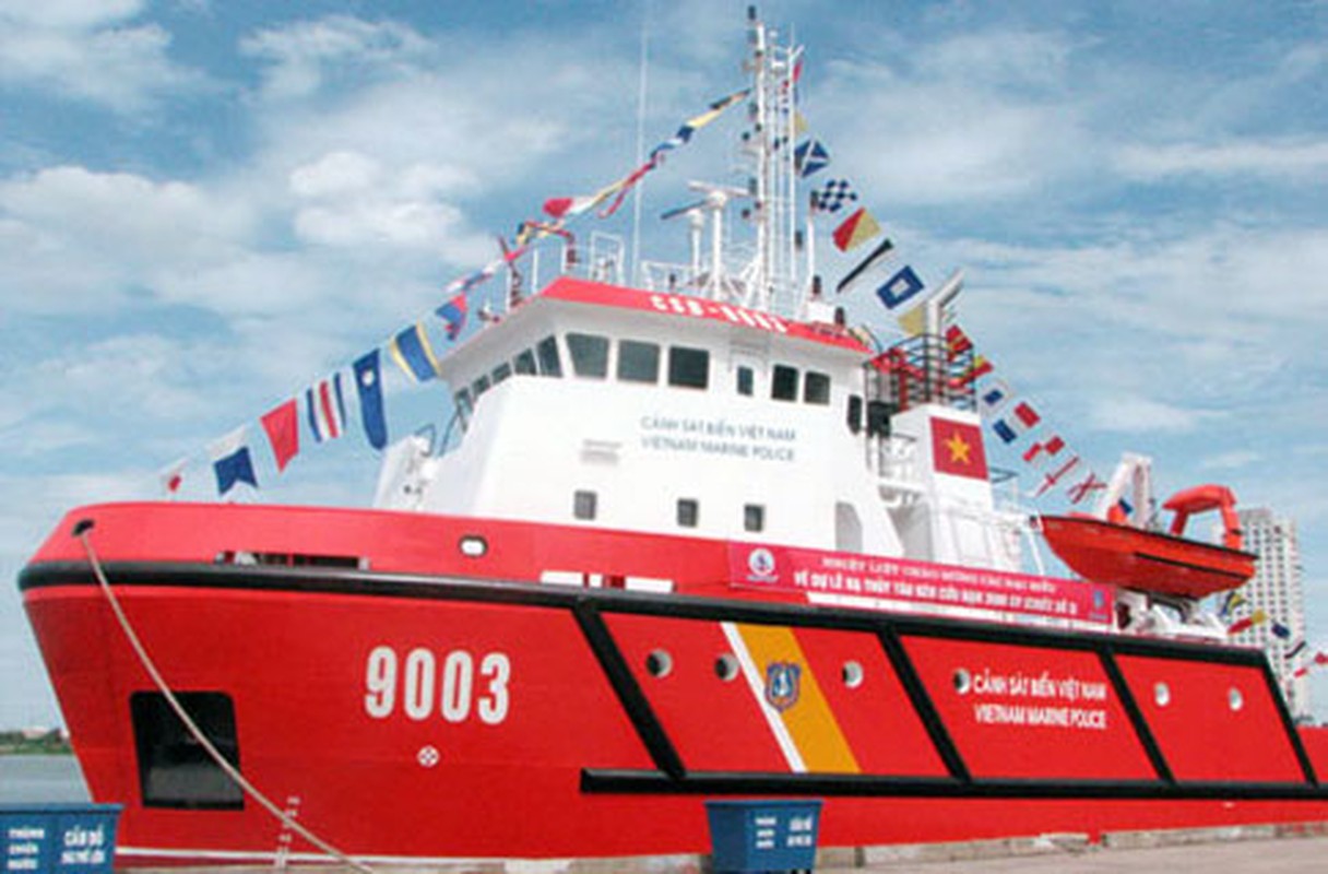 Tàu kéo 3500 CV trang bị một tổ hợp máy bơm cứu hộ lắp đặt trong khoang máy chính dùng để cứu hỏa trên biển.