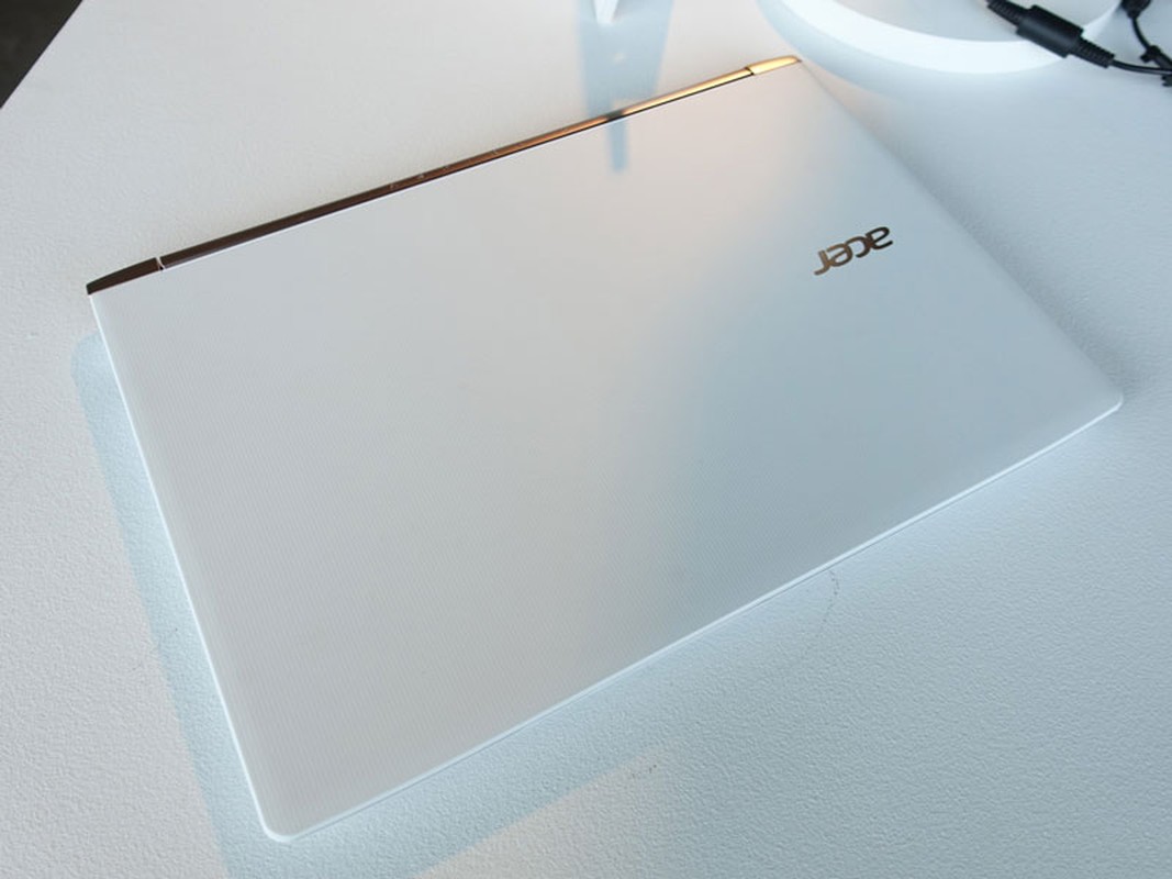 Can canh laptop Acer Aspire S13: Doi thu xung tam cua Macbook Air-Hinh-11