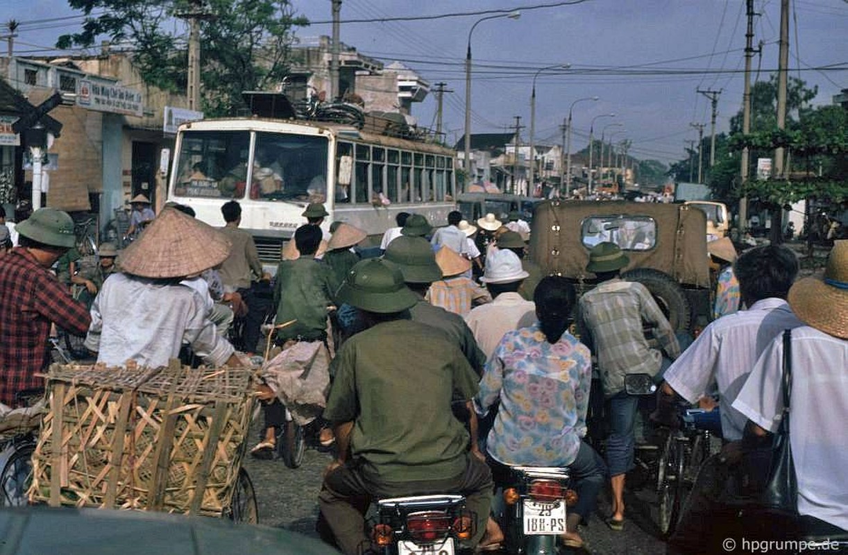 Hinh doc ve giao thong o Ha Noi dau thap nien 1990-Hinh-12