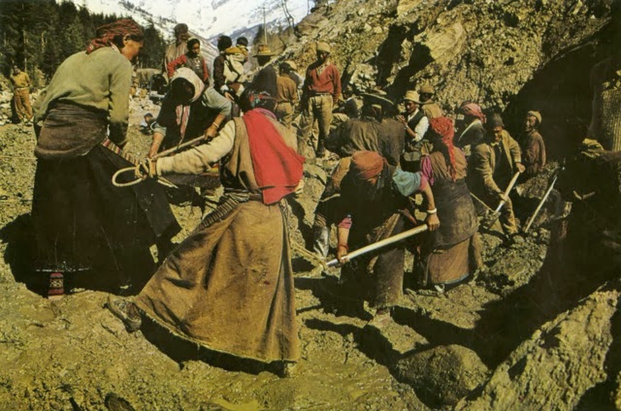 To mo cuoc song huyen bi tren day Himalaya thap nien 1970-Hinh-11