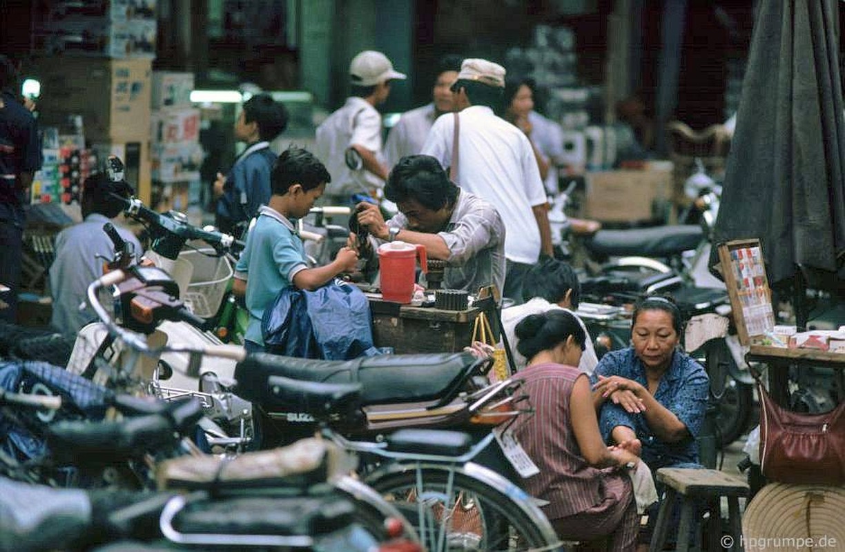 Loat anh kho quen ve xe may o Viet Nam dau thap nien 1990 (2)-Hinh-6