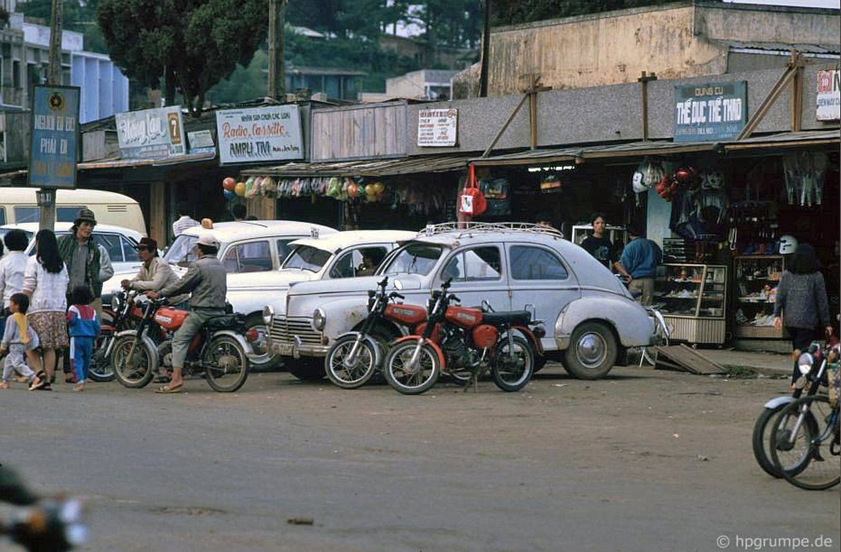 Loat anh kho quen ve xe may o Viet Nam dau thap nien 1990 (2)-Hinh-9