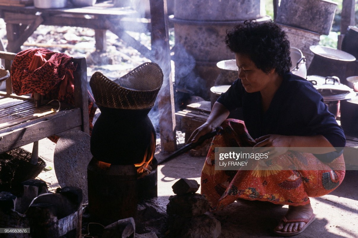 Ngam nhin doi thuong moc mac o Lao nam 1988 (1)-Hinh-5