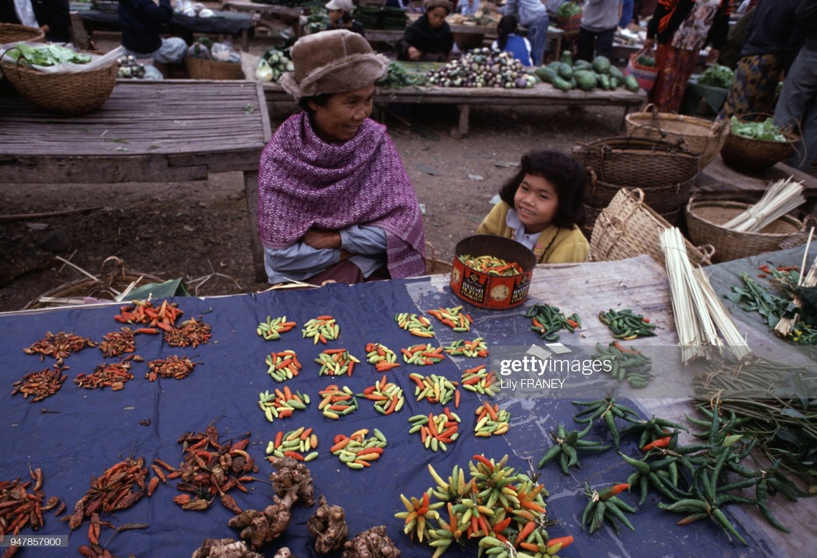 Ngam nhin doi thuong moc mac o Lao nam 1988 (1)-Hinh-6