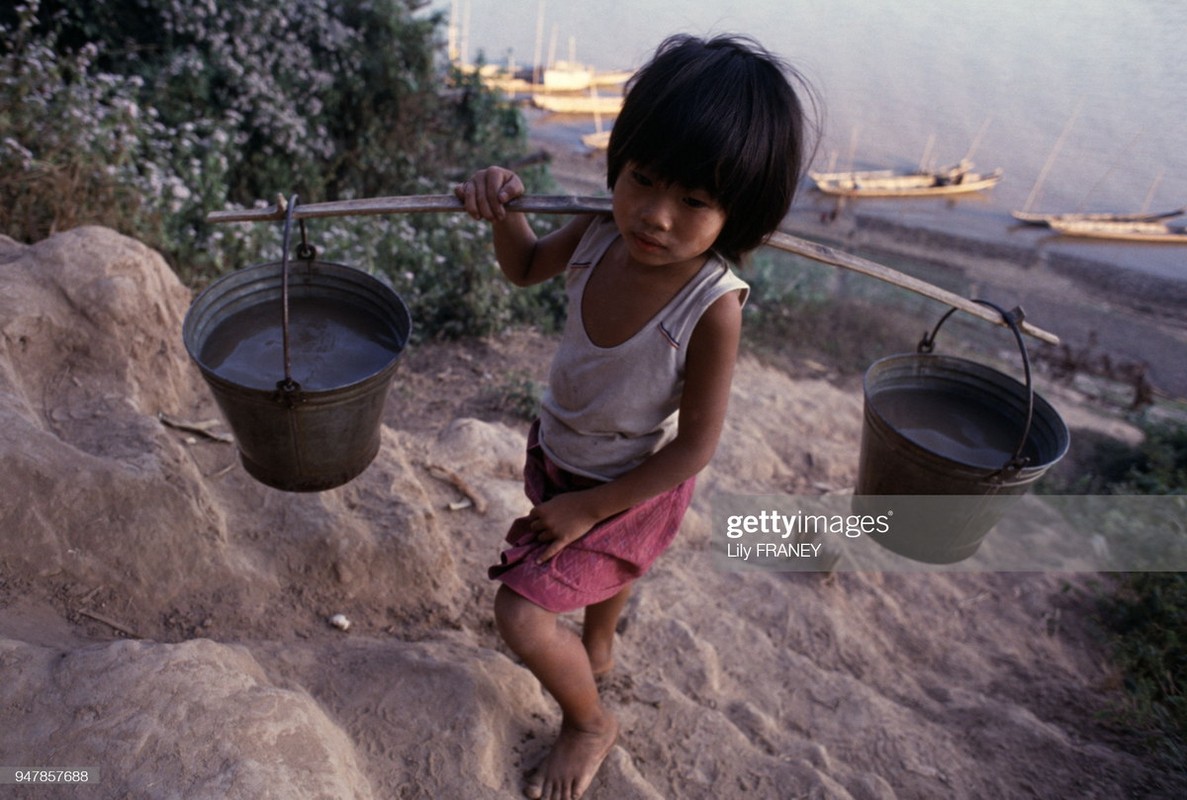 Ngam nhin doi thuong moc mac o Lao nam 1988 (2)-Hinh-2