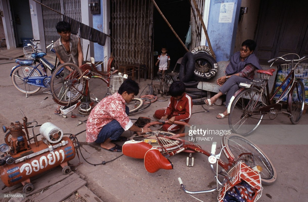 Ngam nhin doi thuong moc mac o Lao nam 1988 (2)-Hinh-5