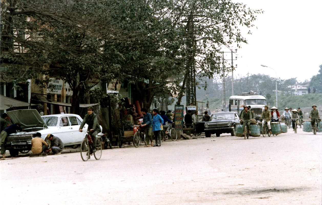 Loat anh hiem va doc ve giao thong o Ha Noi nam 1990 (2)-Hinh-10