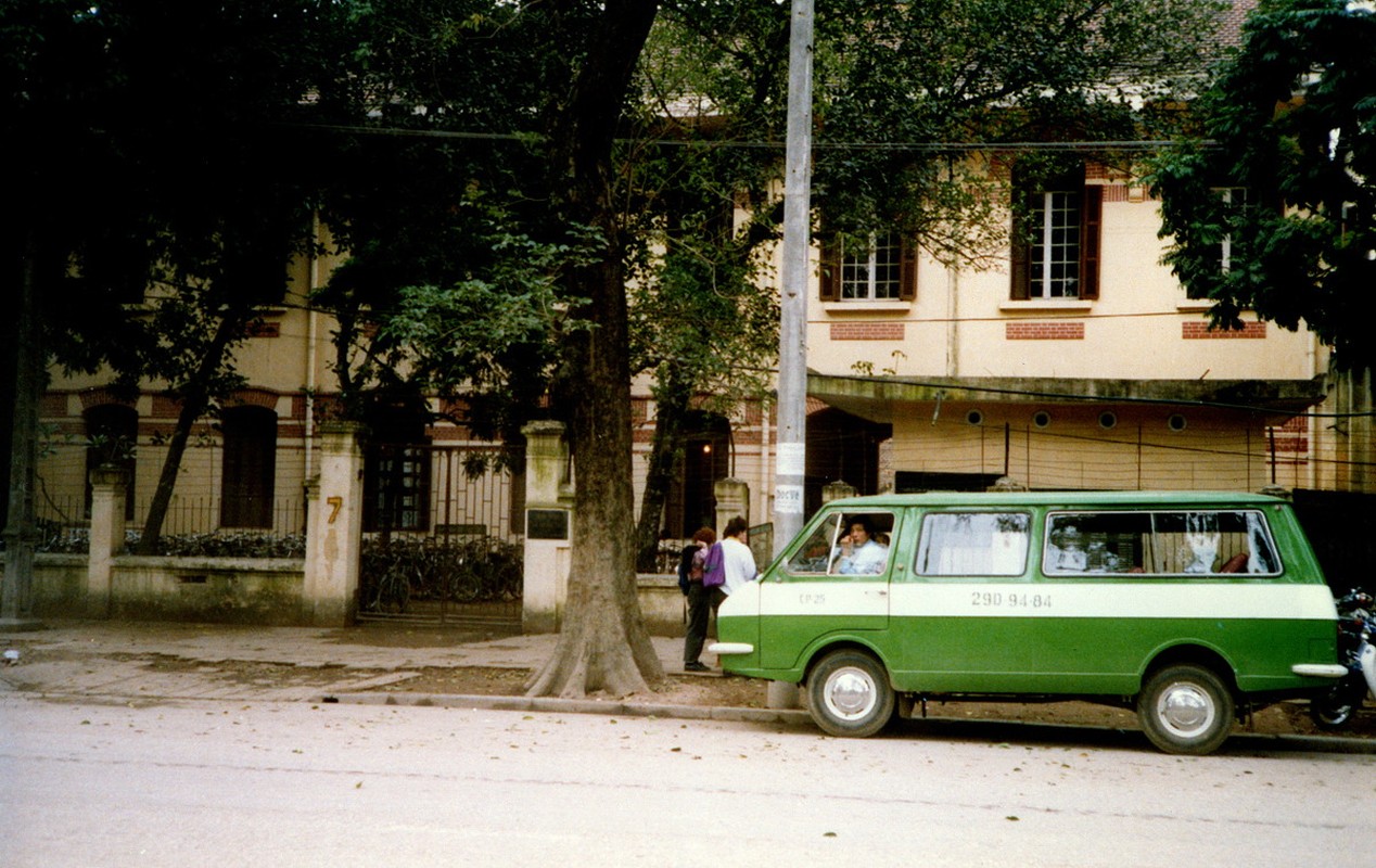 Loat anh hiem va doc ve giao thong o Ha Noi nam 1990 (2)-Hinh-3