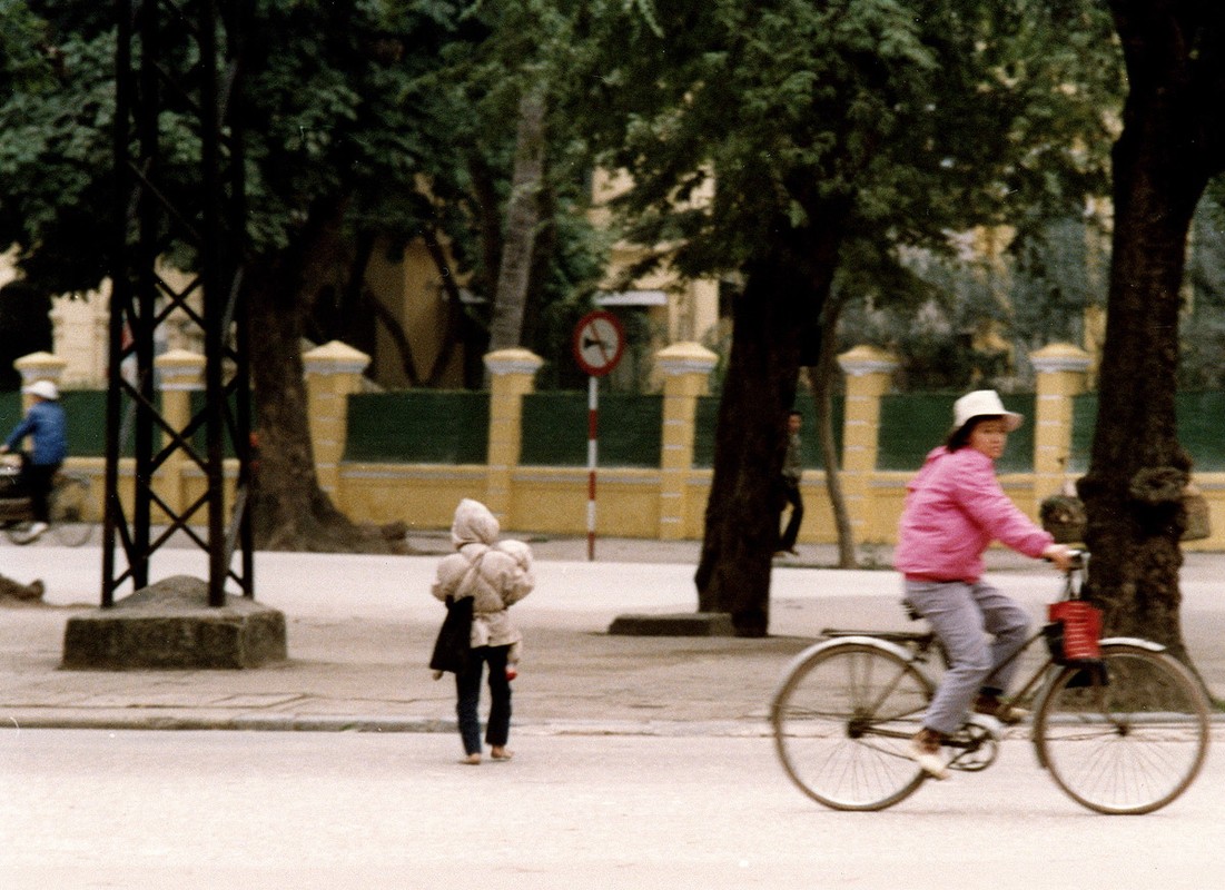 Loat anh hiem va doc ve giao thong o Ha Noi nam 1990 (2)-Hinh-8