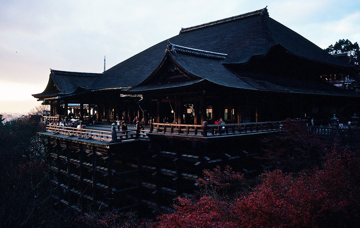 Song cham giua long Co do Kyoto cua Nhat Ban nam 1980