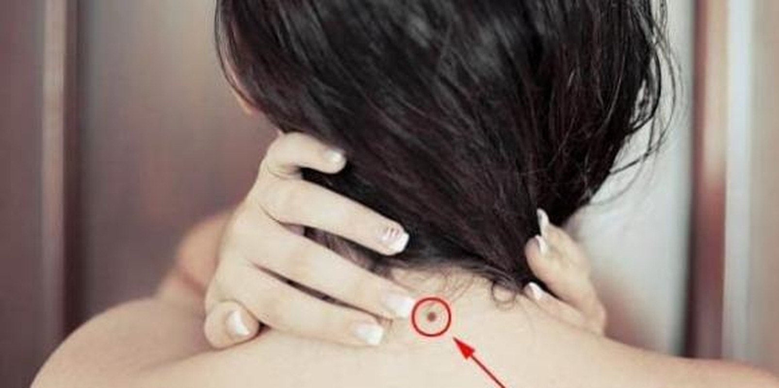 Người có 4 nốt ruồi này gặp nhiều may mắn sung túc nhất đời - Hình 4 Nguoi co 4 not ruoi nay gap nhieu may man sung tuc nhat doi-Hinh-4