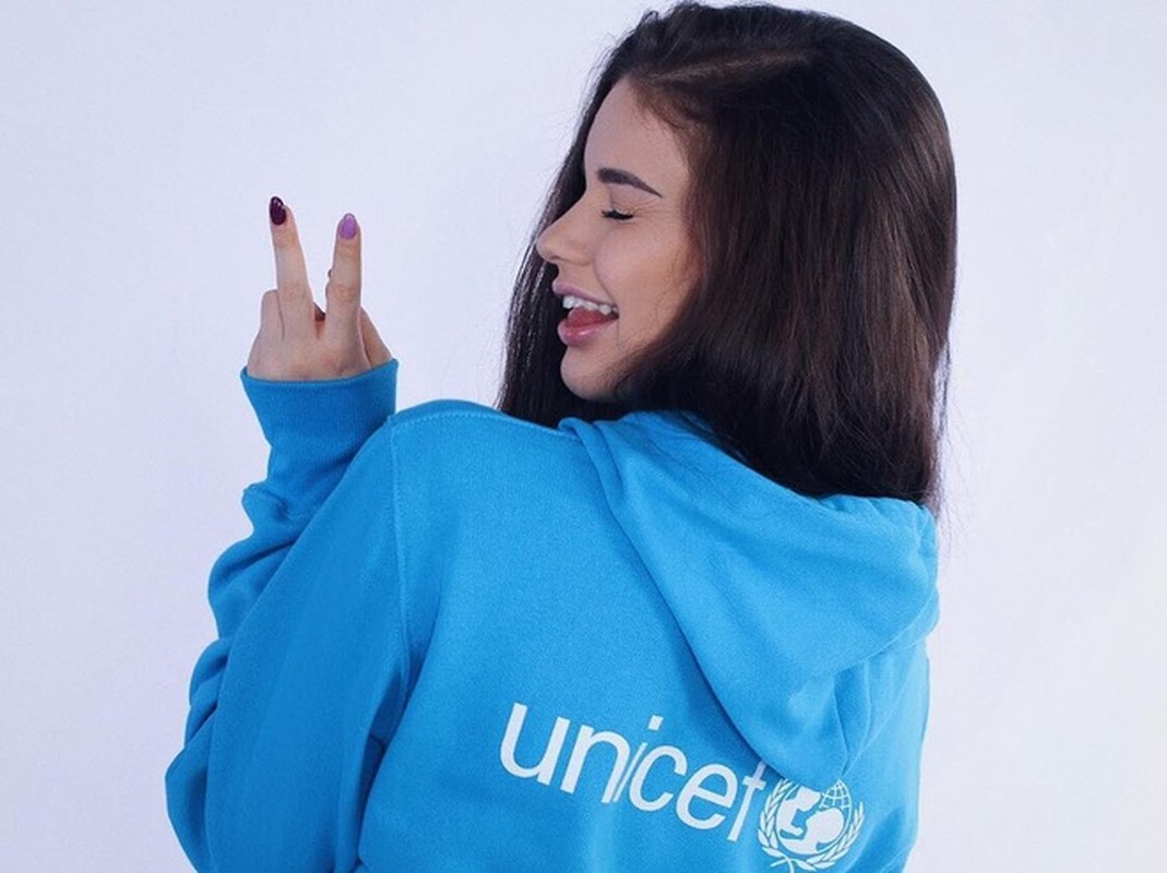3 co gai dai su cua UNICEF duoc khen la tai sac ven toan-Hinh-9