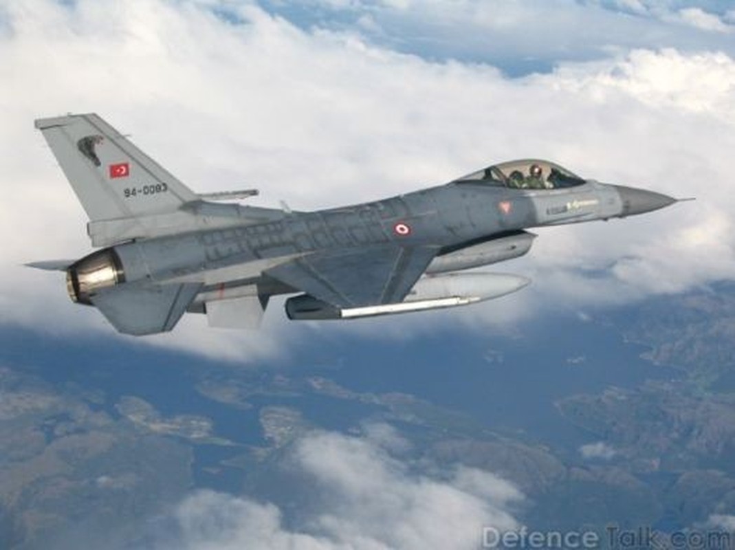 Su that F-16 Tho bo chay khi bi ca Su-35 lan S-400 Nga ngam ban-Hinh-5