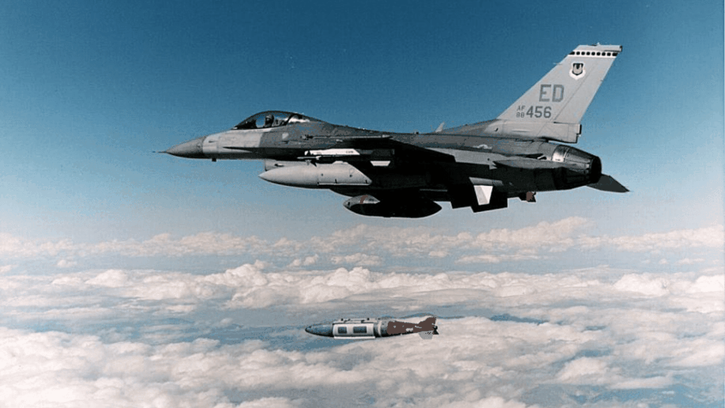 Tiem kich F-35 mang bom B61-12: Moi de doa voi cac co so hat nhan Iran-Hinh-3