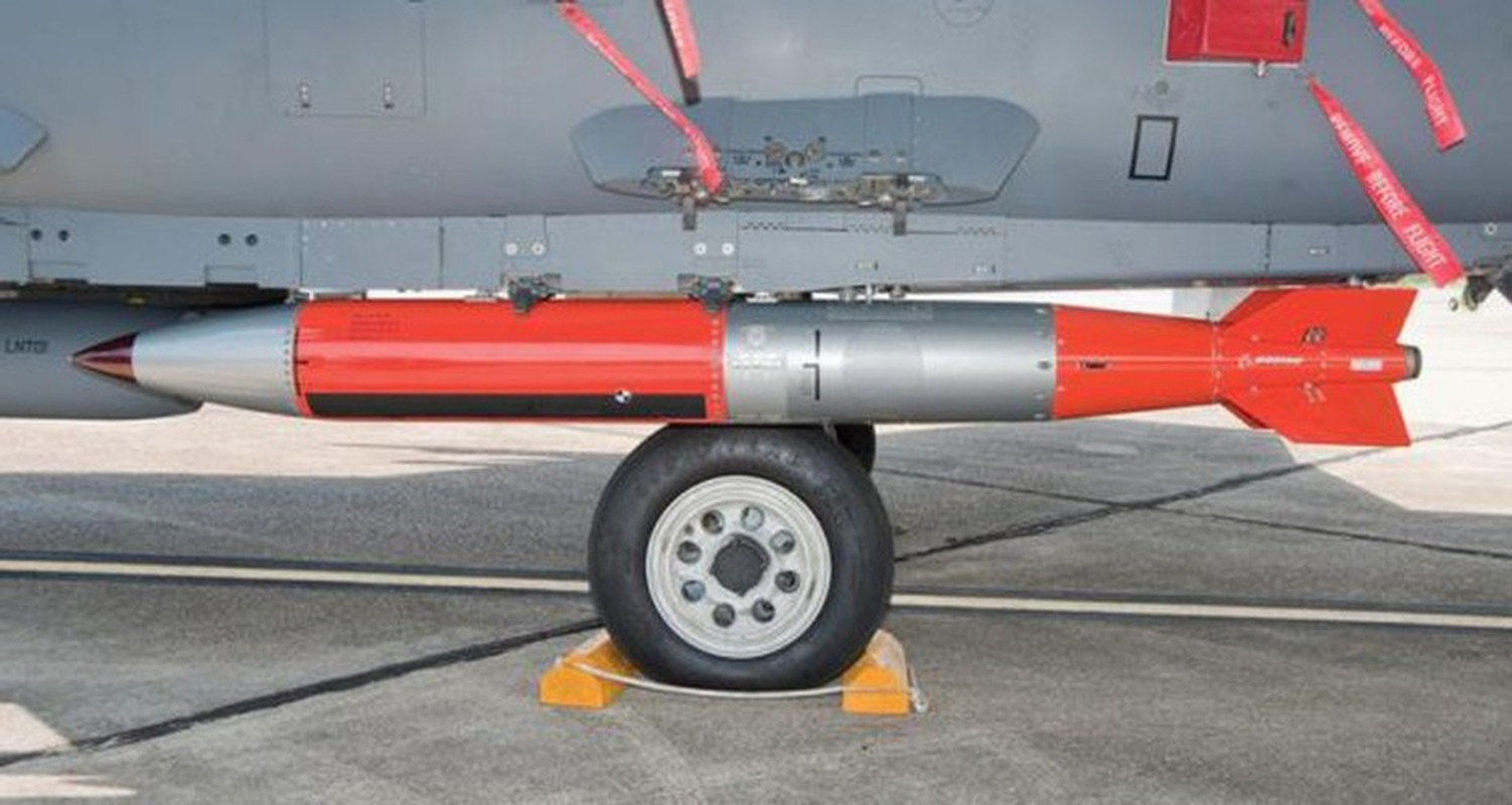 Tiem kich F-35 mang bom B61-12: Moi de doa voi cac co so hat nhan Iran-Hinh-9
