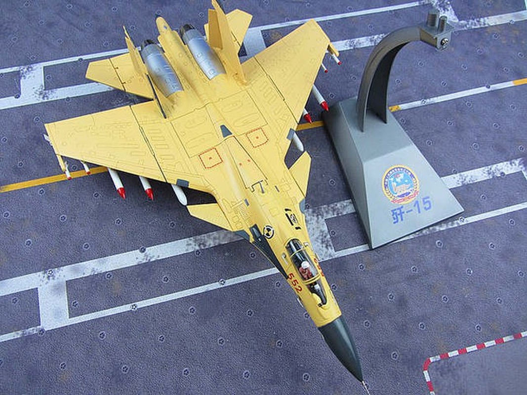 Tiem kich ham J-15 Trung Quoc kem ca Su-33, dung mo so sanh voi F/A-18 cua My-Hinh-22