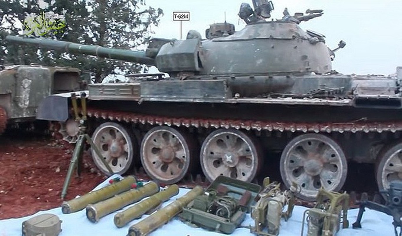 Thua thai xe tang T-62M, Nga lien tiep chuyen cho Syria de tang suc manh-Hinh-11