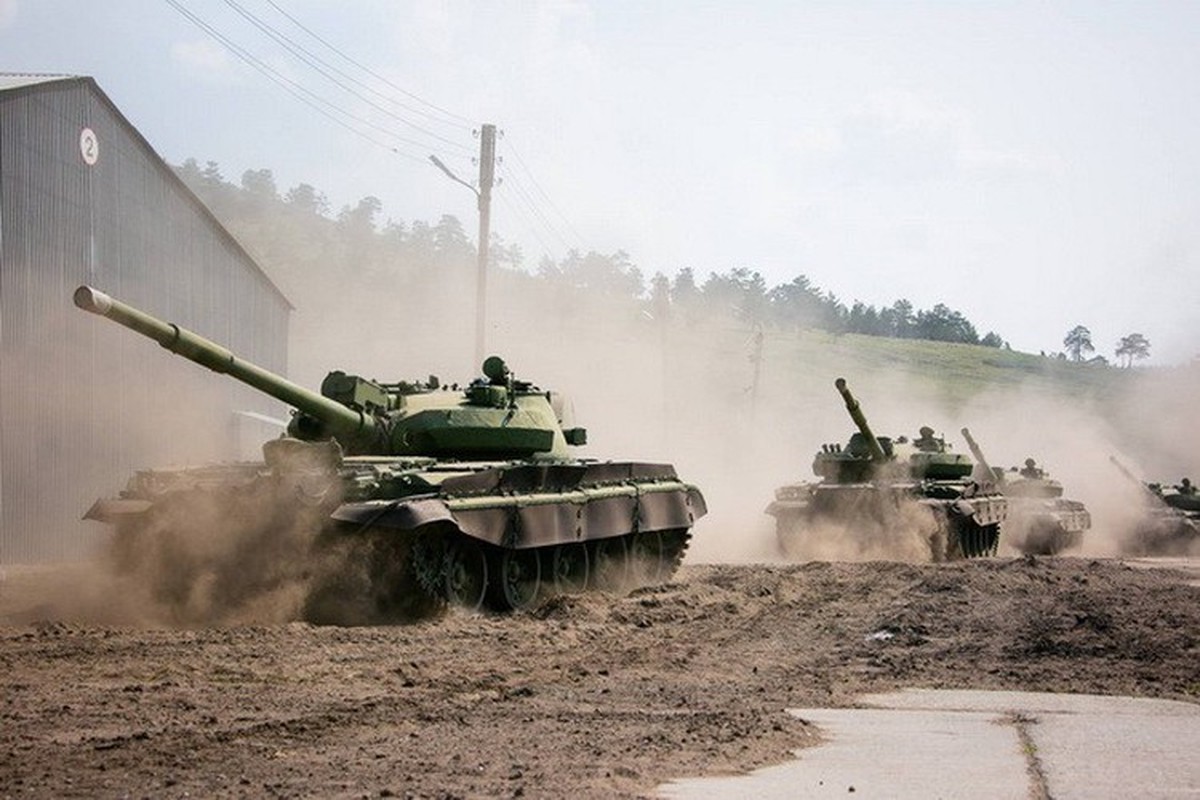 Thua thai xe tang T-62M, Nga lien tiep chuyen cho Syria de tang suc manh-Hinh-3
