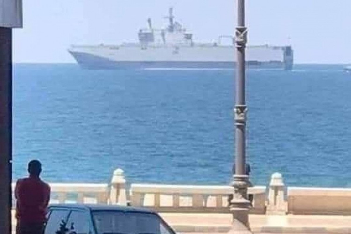 Mãn nhãn dàn trực thăng Ka52 trên boong tàu đổ bộ Ai Cập