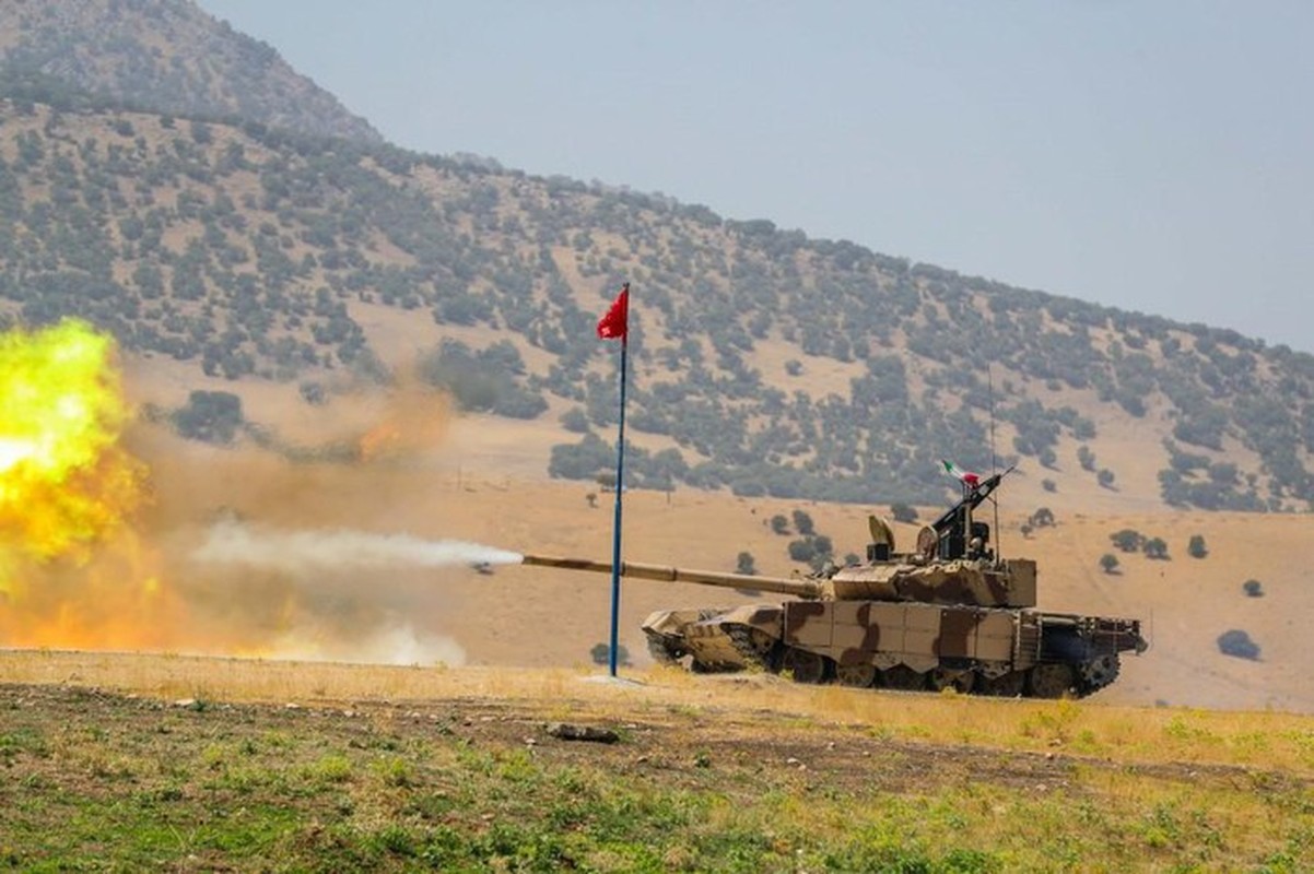 30 xe tang T-72S Iran keo den bien gioi Azerbaijan chuan bi danh lon?-Hinh-3