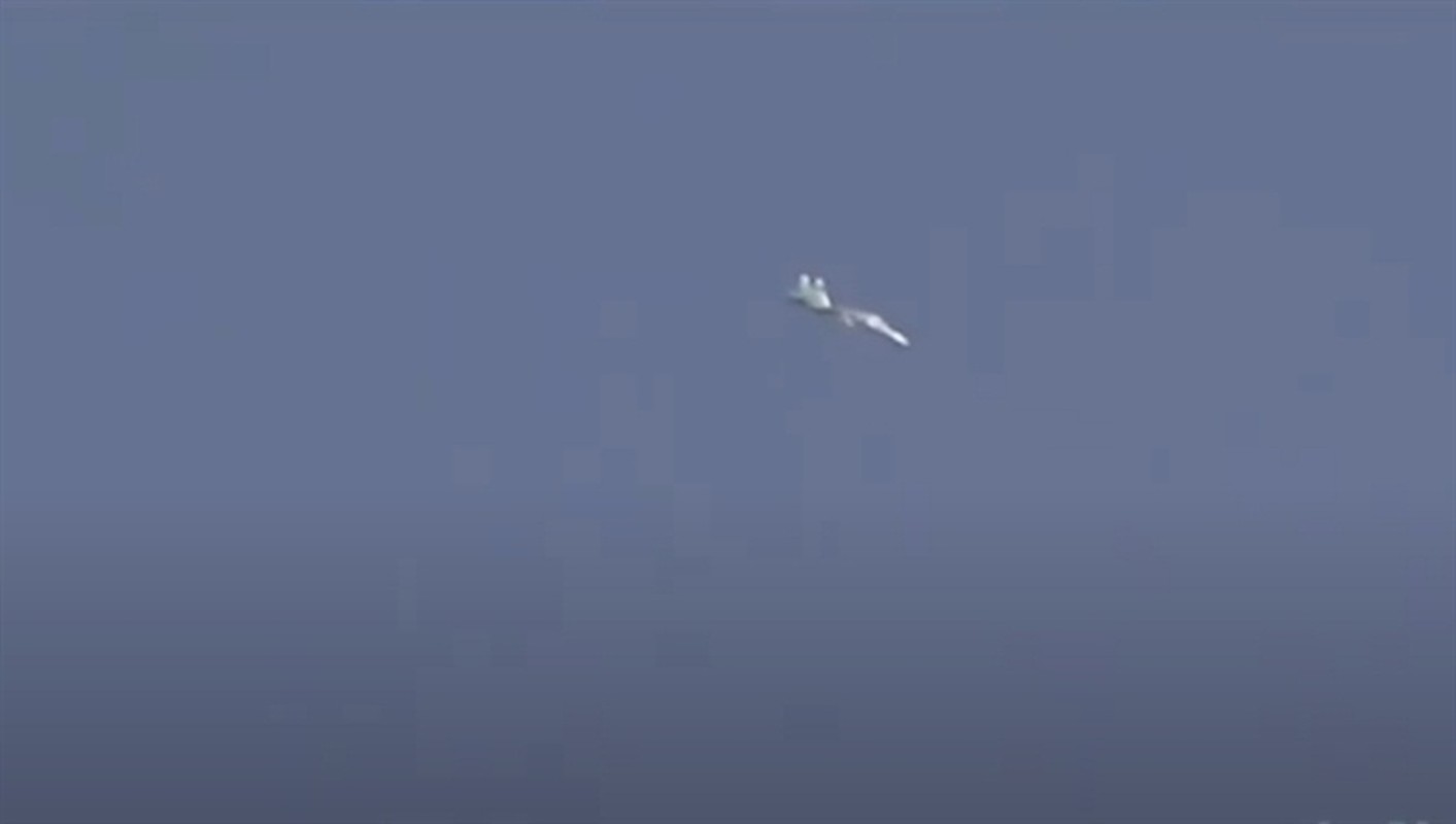 Xem Su-30SM Nga dung bom dan duong KAB-500S-E san phang can cu phien quan
