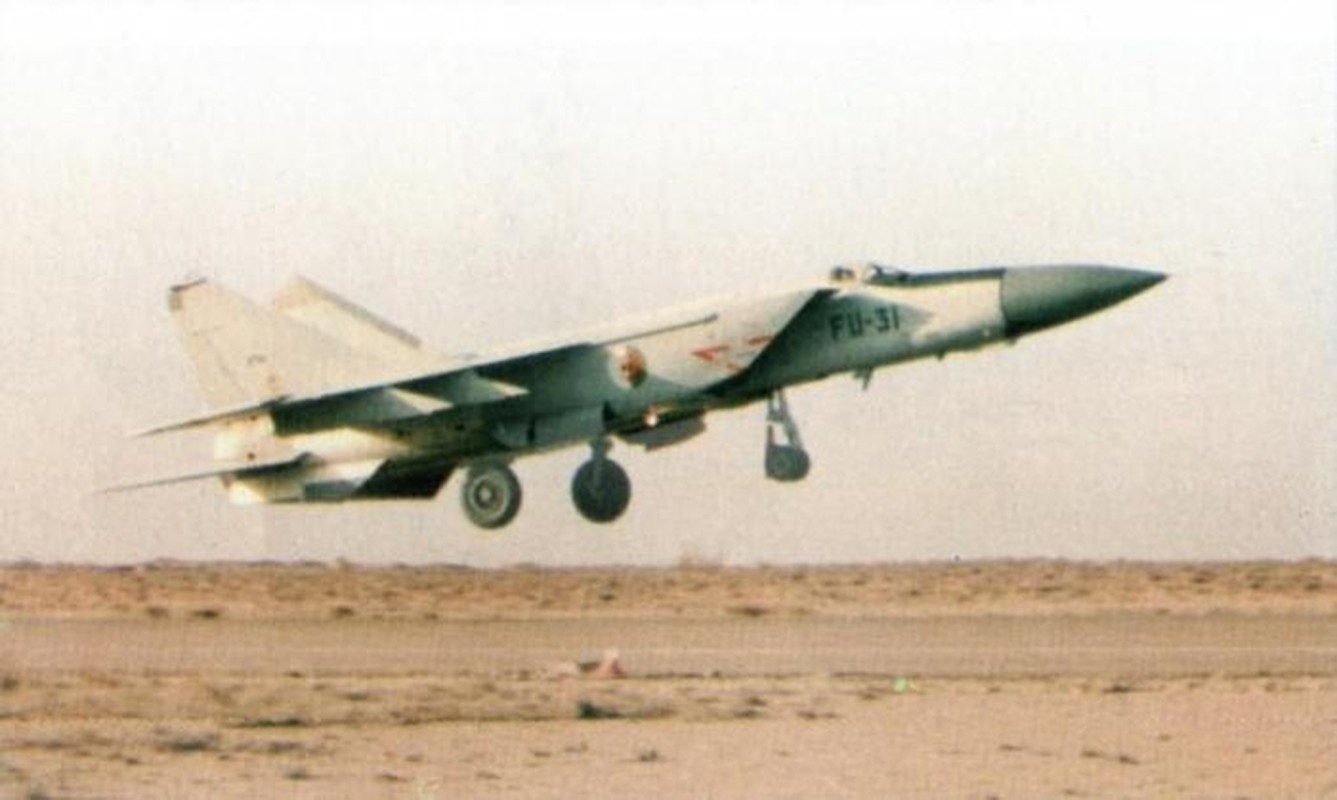 Truoc khi chot mua Su-57, Algeria tung van hanh MiG-25 cuc ton kem-Hinh-10