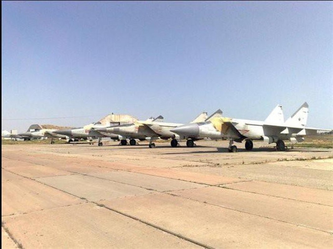 Truoc khi chot mua Su-57, Algeria tung van hanh MiG-25 cuc ton kem-Hinh-14