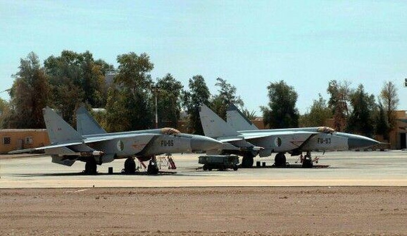 Truoc khi chot mua Su-57, Algeria tung van hanh MiG-25 cuc ton kem-Hinh-8