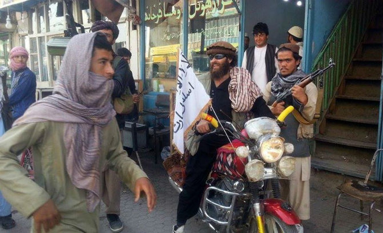 Canh thanh pho Kunduz sau khi bi Taliban danh chiem-Hinh-3