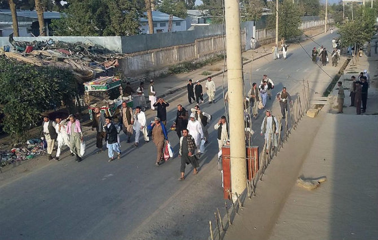 Canh thanh pho Kunduz sau khi bi Taliban danh chiem-Hinh-9