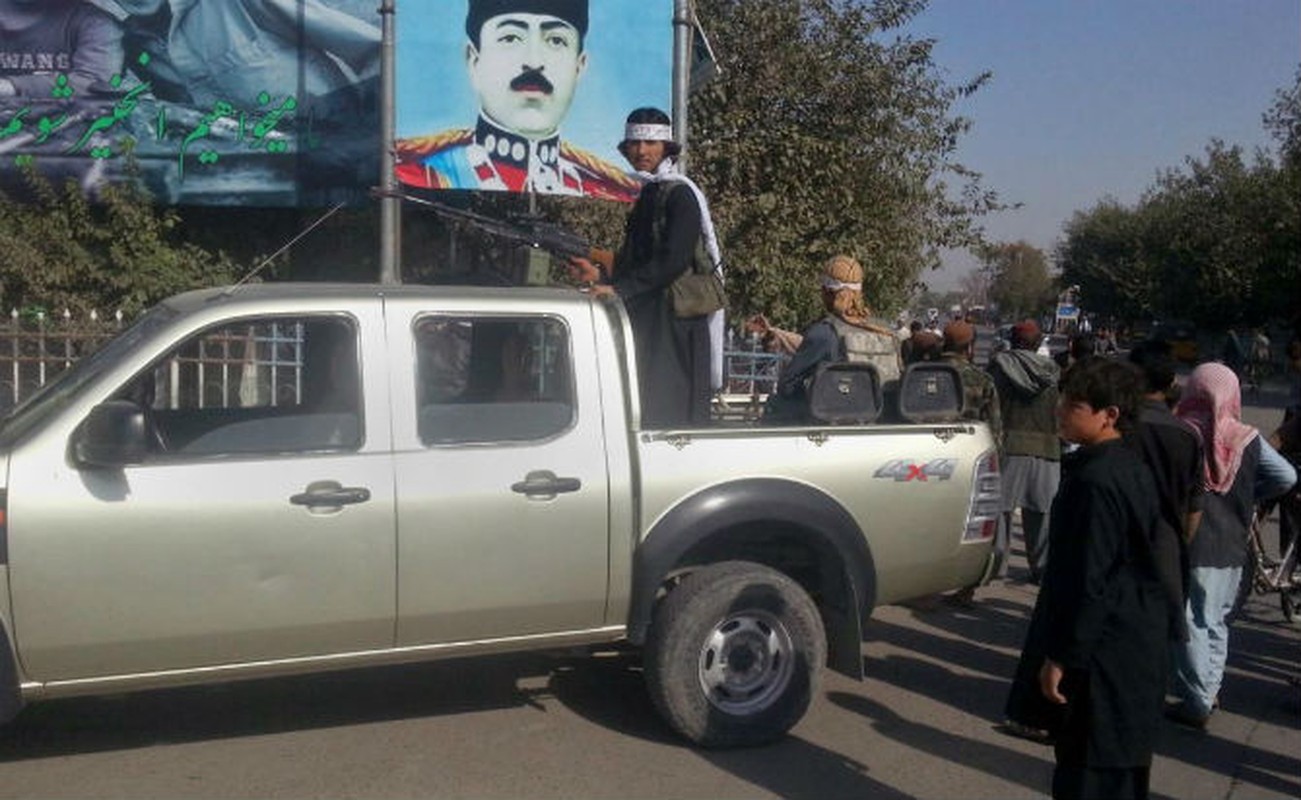 Canh thanh pho Kunduz sau khi bi Taliban danh chiem