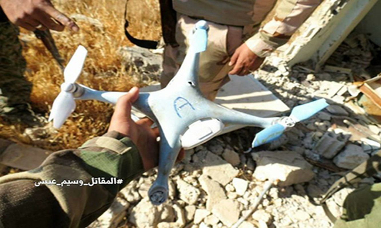 Anh: Quan doi Syria ban ha UAV cua khung bo than al-Qaeda-Hinh-6