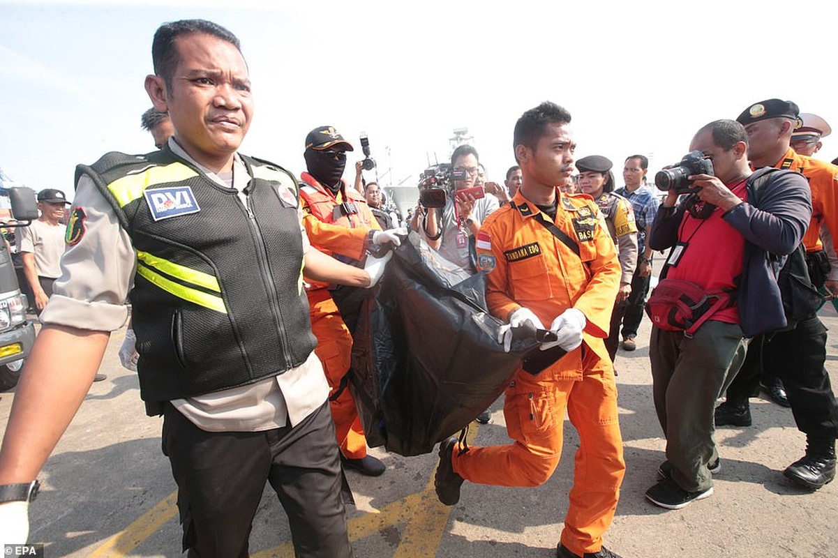 Toan canh vu roi may bay khien 188 nguoi thiet mang o Indonesia-Hinh-12