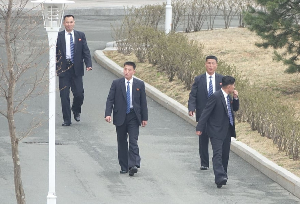 Chu tich Kim Jong-un den Vladivostok, san sang cho thuong dinh Nga-Trieu-Hinh-12