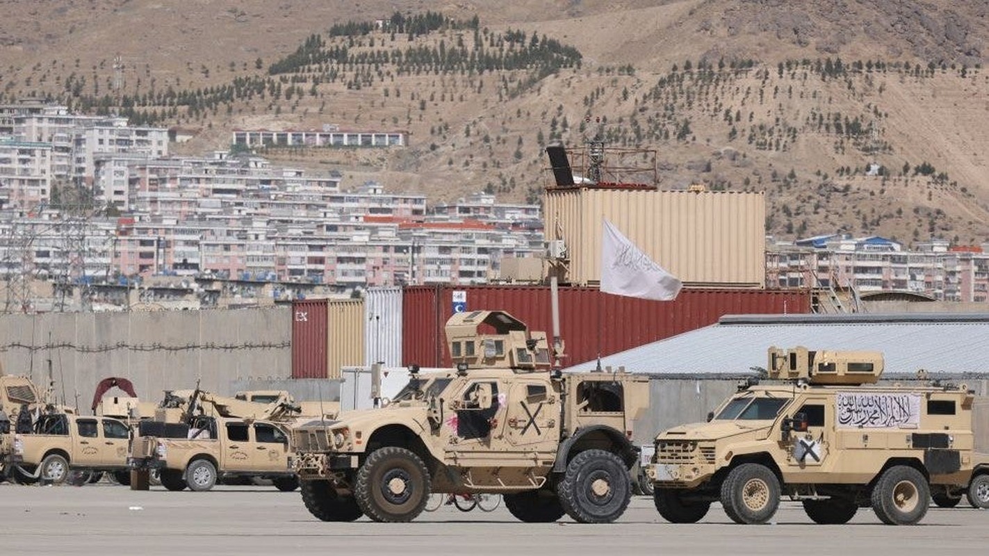 Dan vu khi cuc khung Taliban mang ra duyet binh tai Kabul-Hinh-19